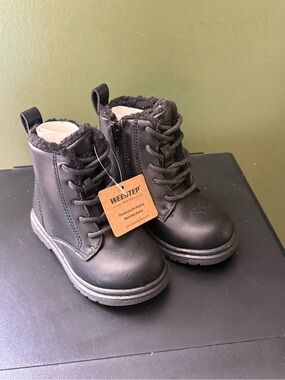 NWT Kids' Black Faux Fur Lined Lace-Up Boots SIZE 6